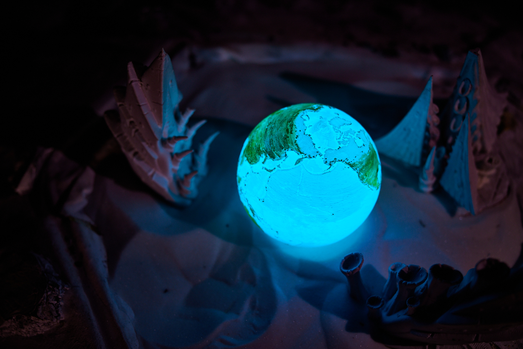 Illuminated reconstruction of a globe